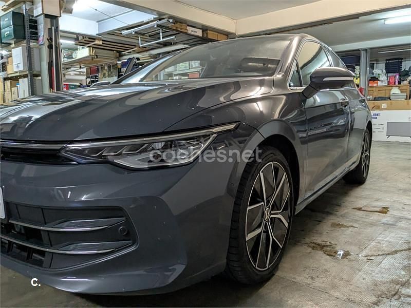 Usado VW Golf VIII 150 CV (110 kW) 2024 Gris / plata Berlina