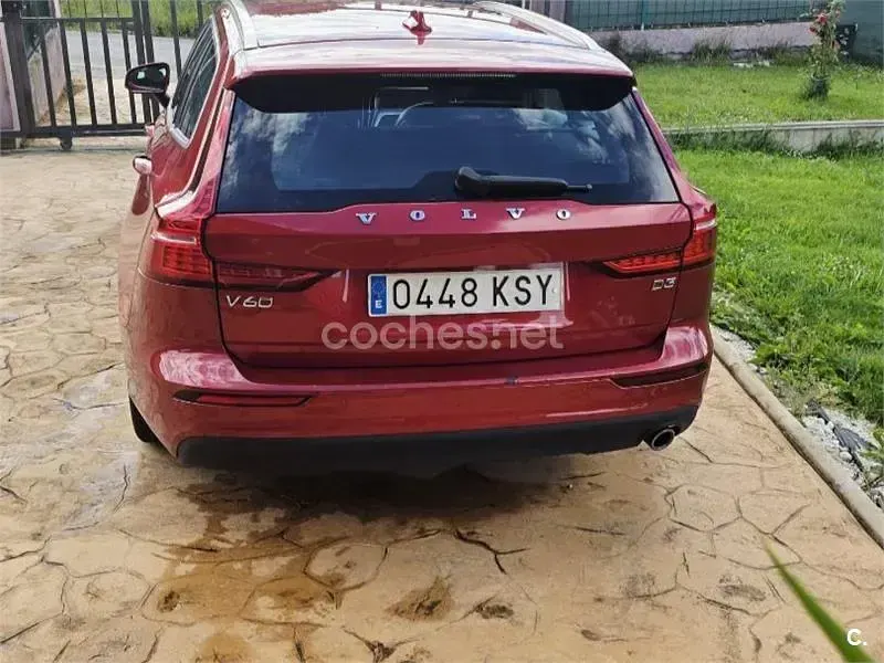 Usado Volvo V60 Momentum 150 CV (110 kW) 2019 Granate Familiar