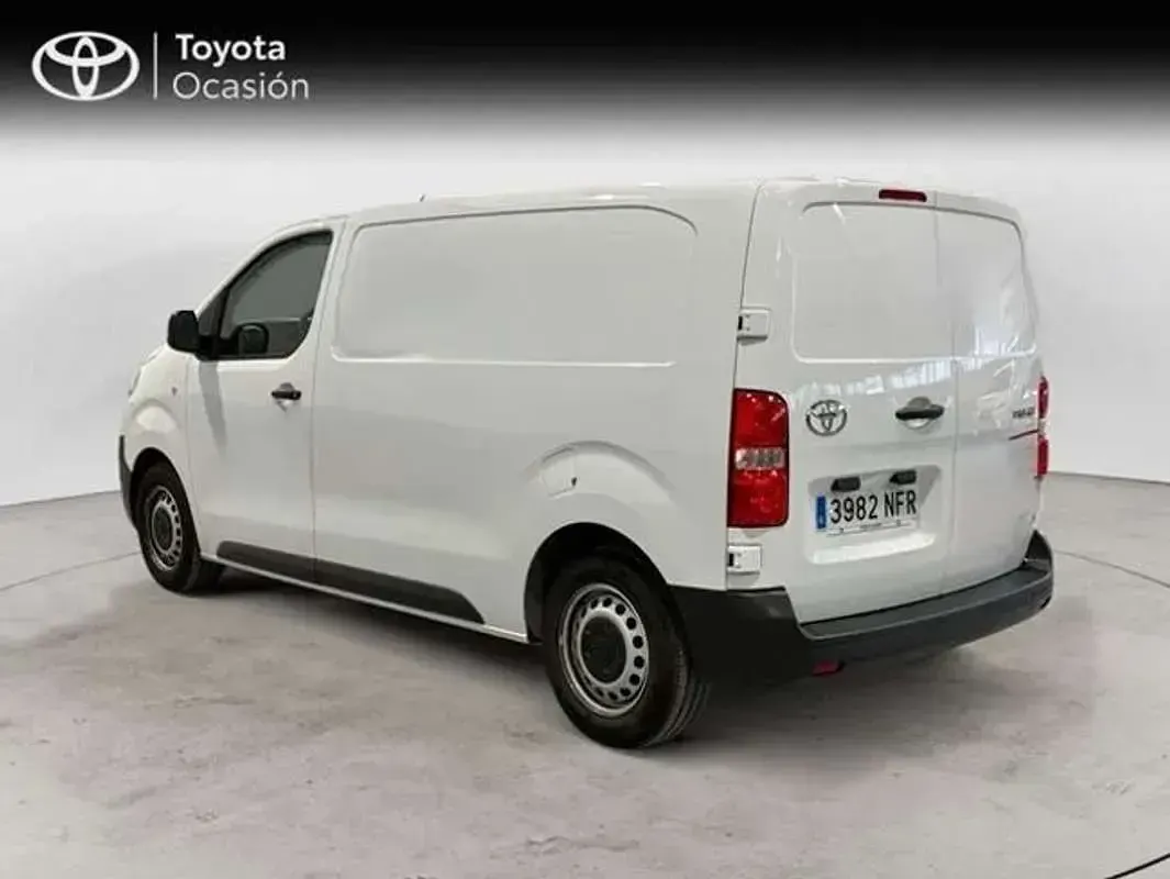 Usado Toyota Proace 120 CV (88 kW) 2025 Blanco Monovolumen