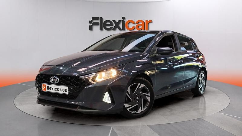 Usado Hyundai i20 101 CV (74 kW) 2022 Gris Utilitario