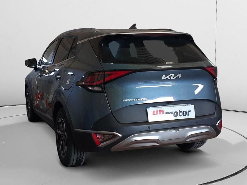 Usado Kia Sportage 150 CV (110 kW) 2022 Gris / plata SUV