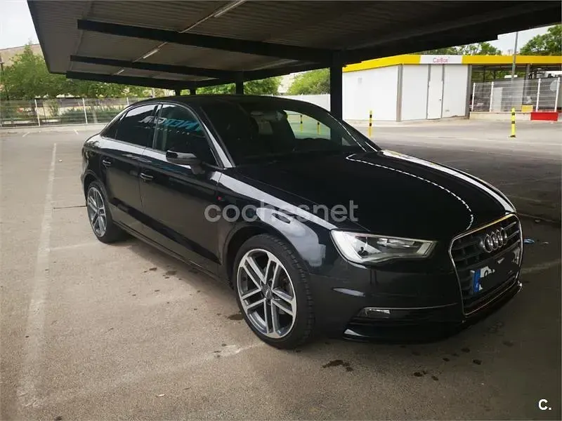 Usado Audi A3 105 CV (77 kW) 2014 Negro Berlina