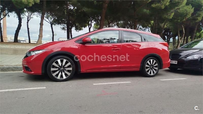 Usado Honda Civic Executive 120 CV (88 kW) 2014 Rojo Familiar