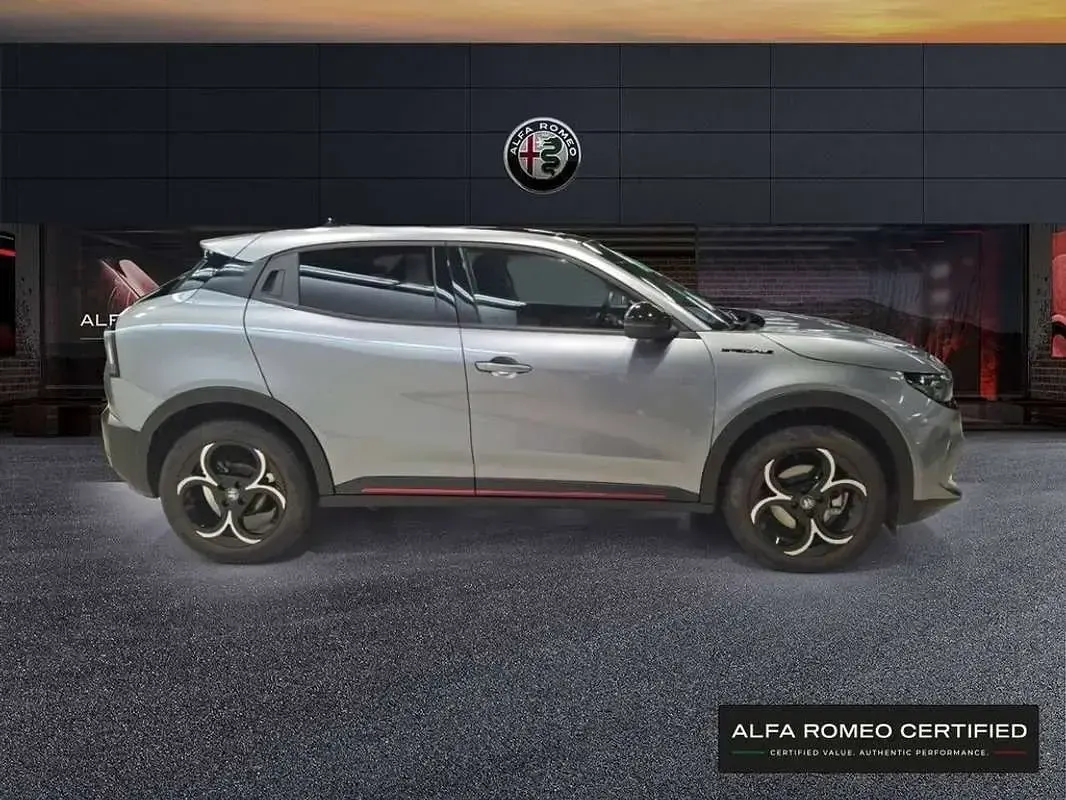 Usado Alfa Romeo GT Junior Edizione Speciale 137 CV (100 kW) 2024 Gris SUV