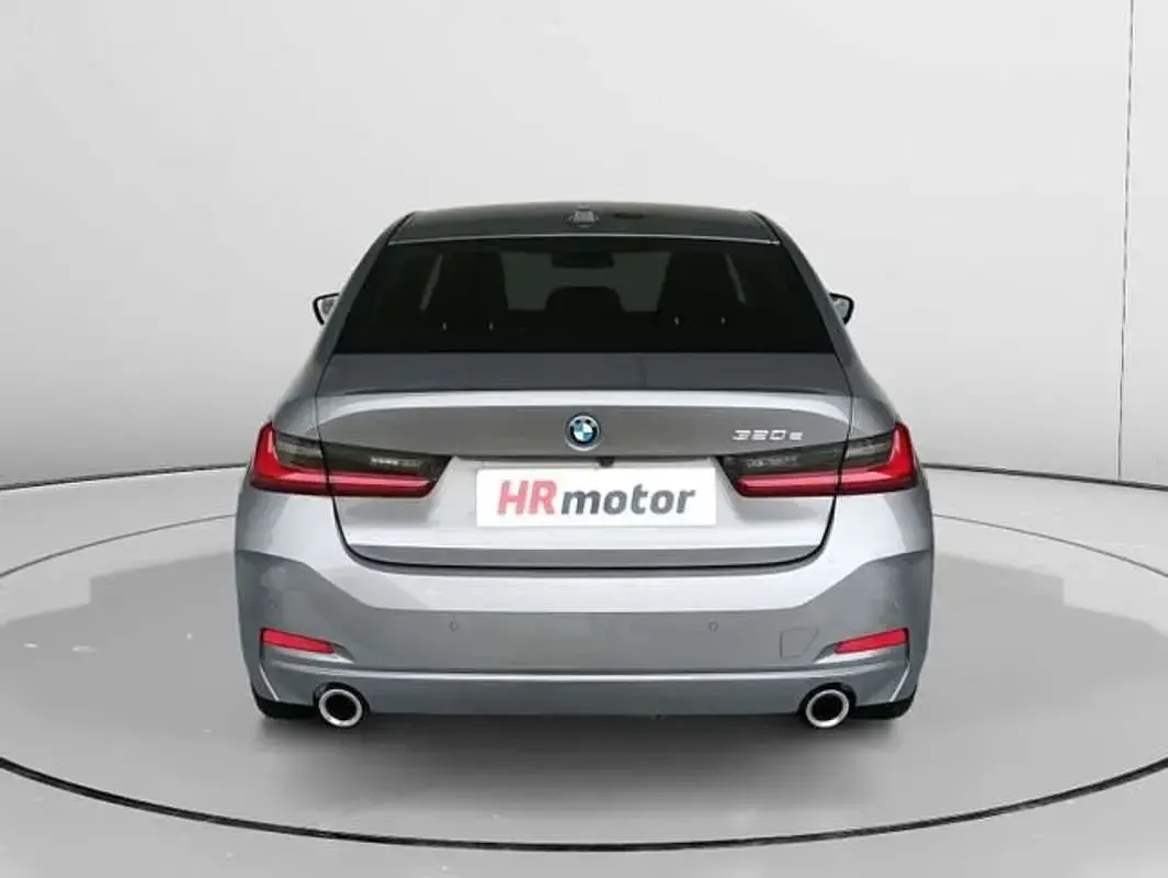 Usado BMW 320e Shadowline 204 CV (150 kW) 2023 Gris Berlina
