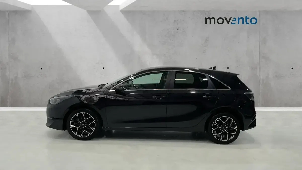 Usado Kia Ceed Style 101 CV (74 kW) 2025 Negro Utilitario