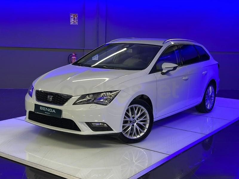 Usado Seat Leon Style 150 CV (110 kW) 2014 Blanco Familiar