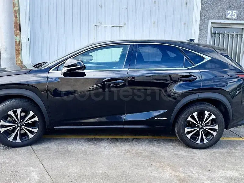 Usado Lexus NX300h Sport Line 197 CV (144 kW) 2018 Negro SUV