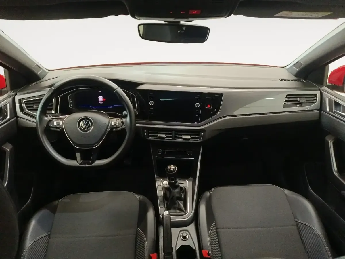 Usado VW Polo R-line 110 CV (80 kW) 2021 Rojo Utilitario