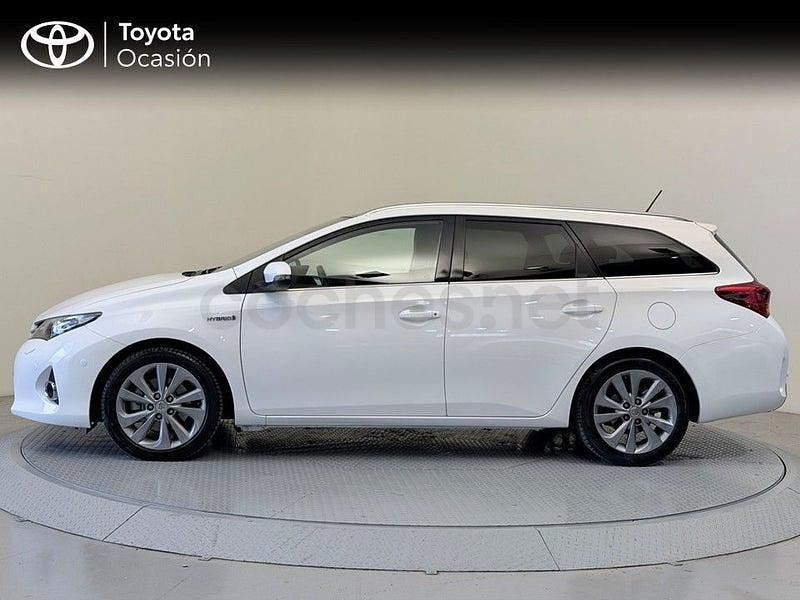 Usado Toyota Auris Hybrid Advance 136 CV (100 kW) 2014 Blanco Familiar