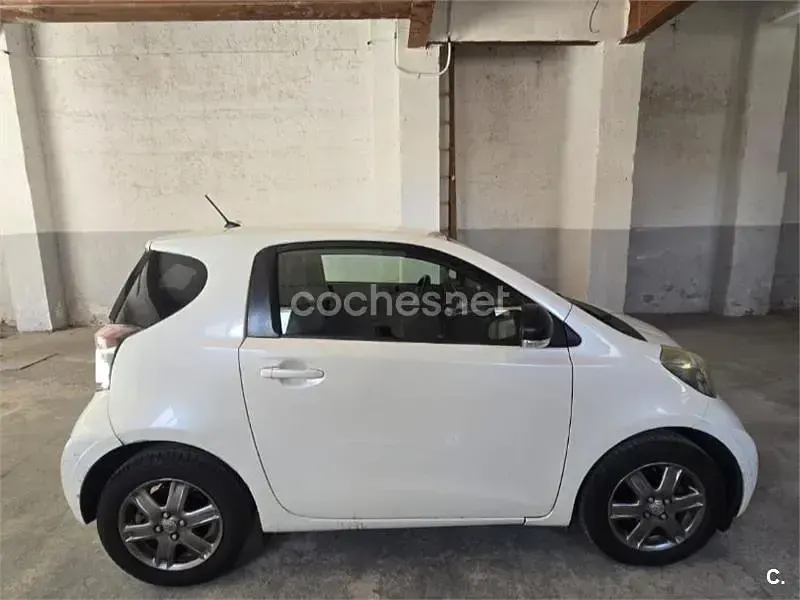 Usado Toyota iQ 99 CV (72 kW) 2009 Blanco Utilitario