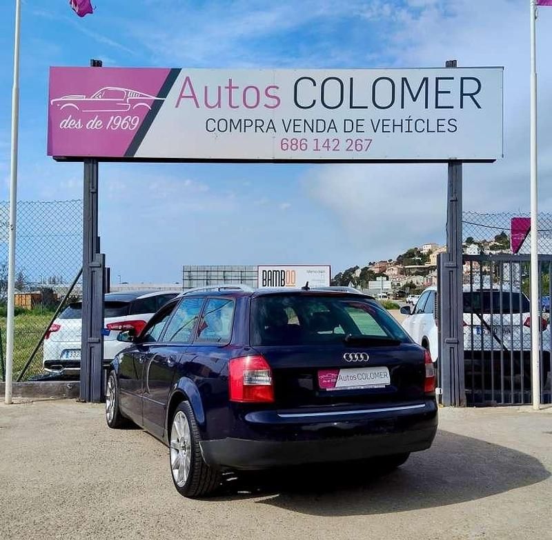 Usado Audi A4 131 CV (96 kW) 2002 Negro Familiar