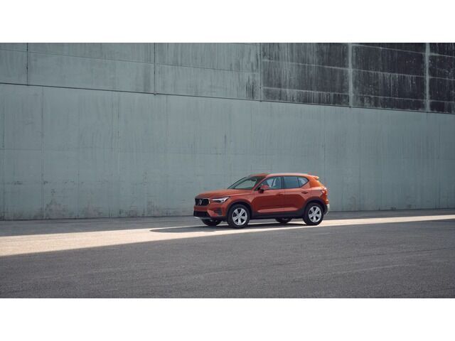 Usado Volvo XC40 Core 163 CV (119 kW) 2024 Rojo SUV