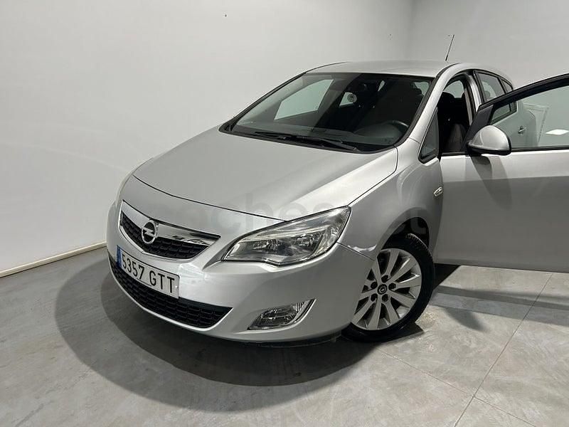 Usado Opel Astra Sport 110 CV (80 kW) 2010 Gris / plata Berlina