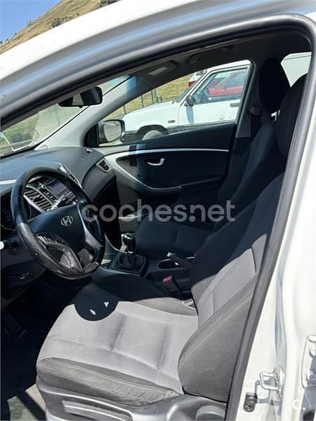 Blanco Usado 2014 Hyundai i30 Berlina | 8200 € (Precio justo) - Imagen 1/4