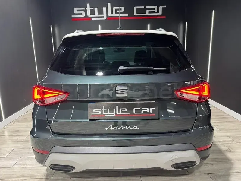 Usado Seat Arona Xperience 110 CV (80 kW) 2022 Verde SUV