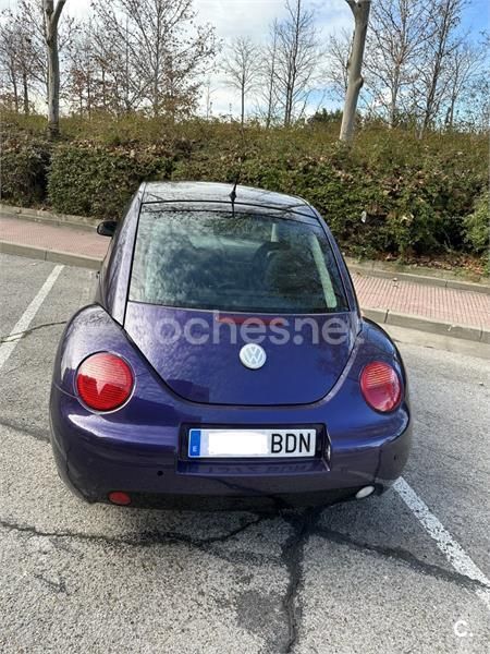 Usado VW New Beetle 150 CV (110 kW) 2000 Azul Utilitario