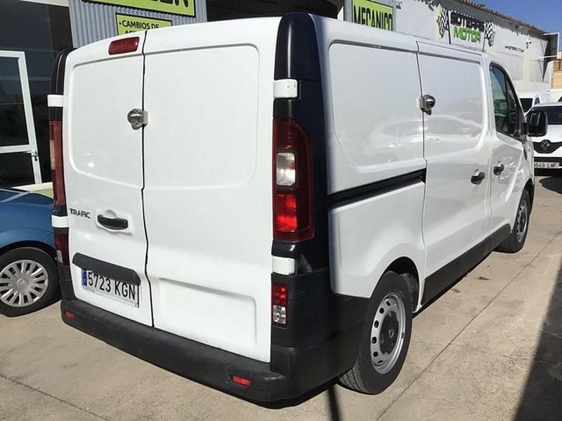 Usado Renault Trafic 120 CV (88 kW) 2017 Blanco Monovolumen