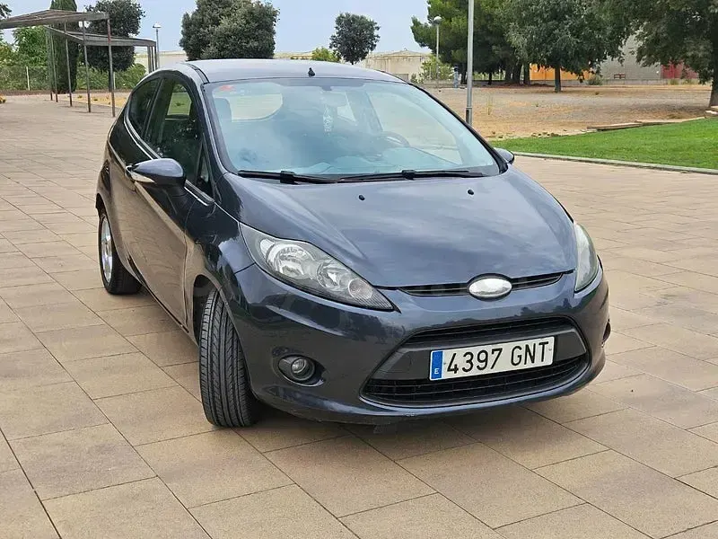Usado Ford Fiesta Sport 90 CV (66 kW) 2009 Gris / plata Berlina