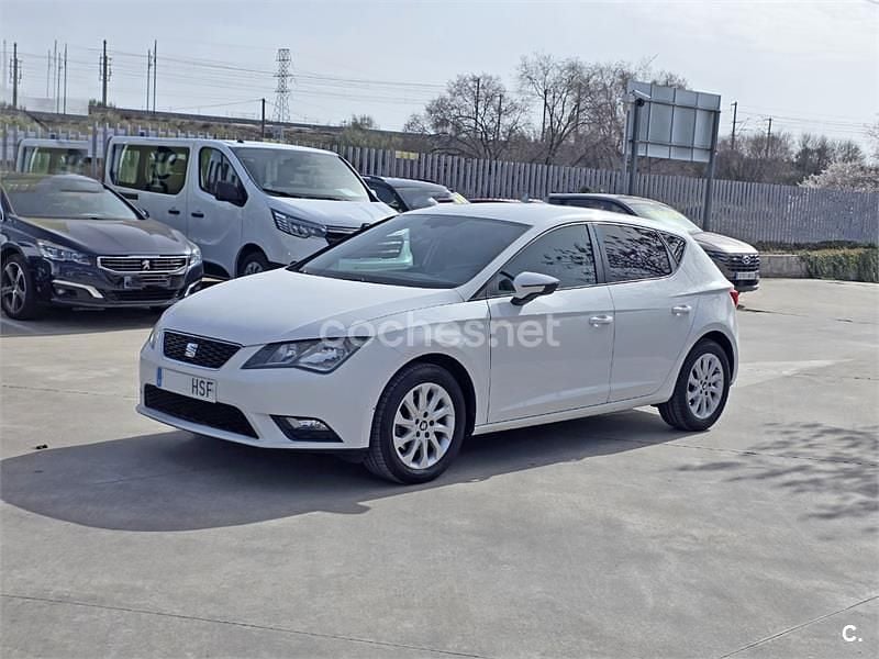 Usado Seat Leon Style 105 CV (77 kW) 2013 Blanco Berlina