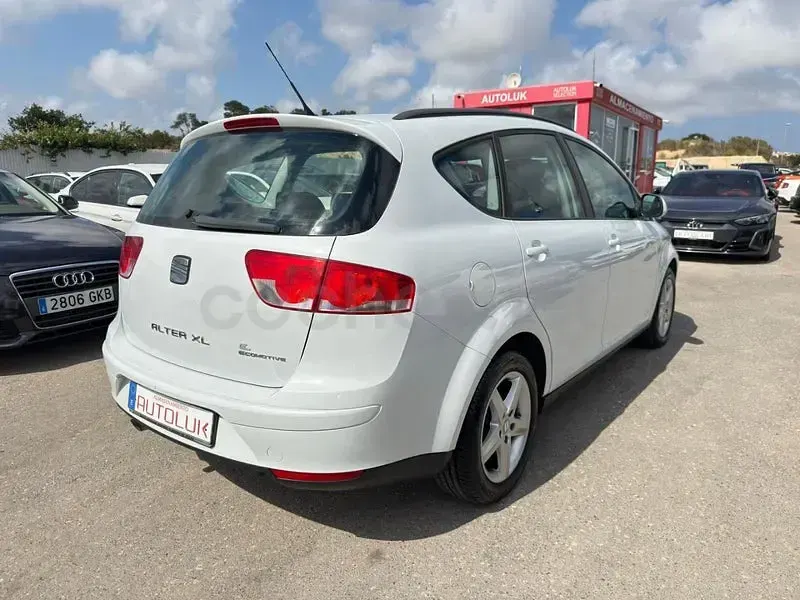 Usado Seat Altea XL Reference 105 CV (77 kW) 2013 Blanco Monovolumen