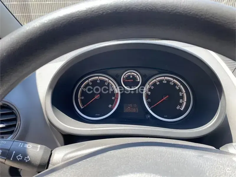 Usado Opel Corsa Cosmo 80 CV (58 kW) 2006 Gris / plata Utilitario