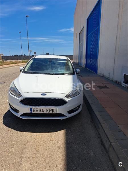 Blanco Usado 2016 Ford Focus Trend Berlina | 10.999 € (Precio justo) - Imagen 1/4