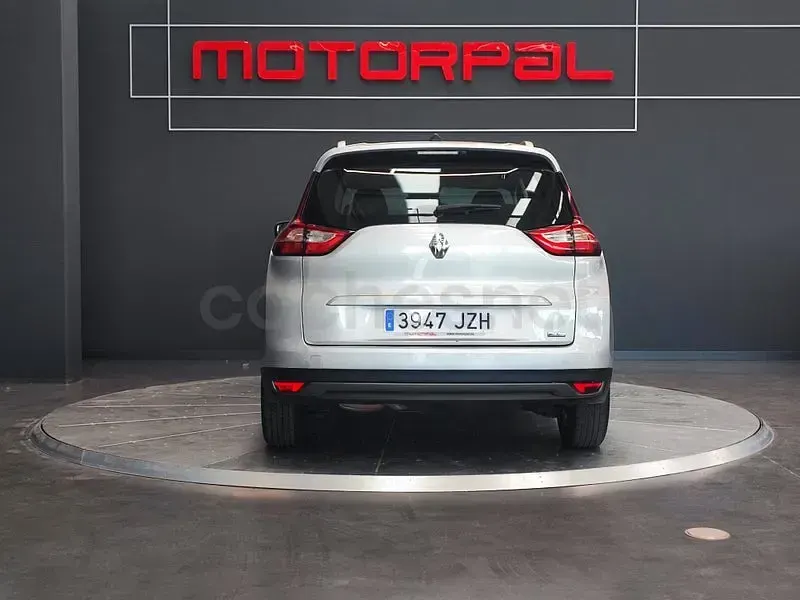 Usado Renault Grand Scénic IV Intens 110 CV (80 kW) 2017 Gris / plata Monovolumen