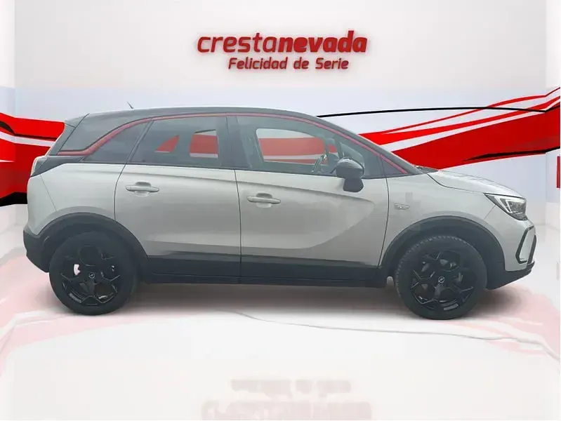 Usado Opel Crossland 110 CV (80 kW) 2023 Gris / plata SUV