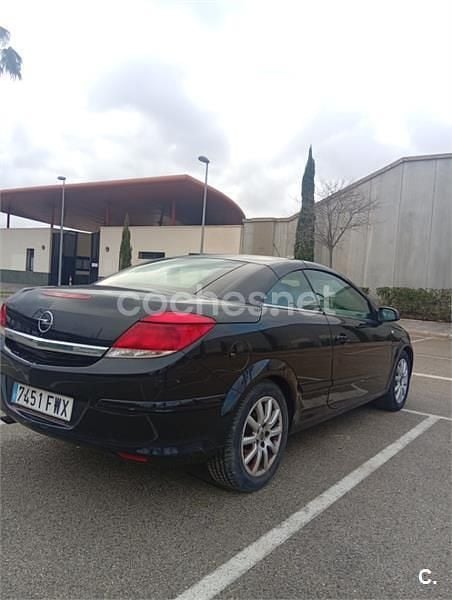Usado Opel Astra Cabriolet Enjoy 105 CV (77 kW) 2007 Negro Descapotable