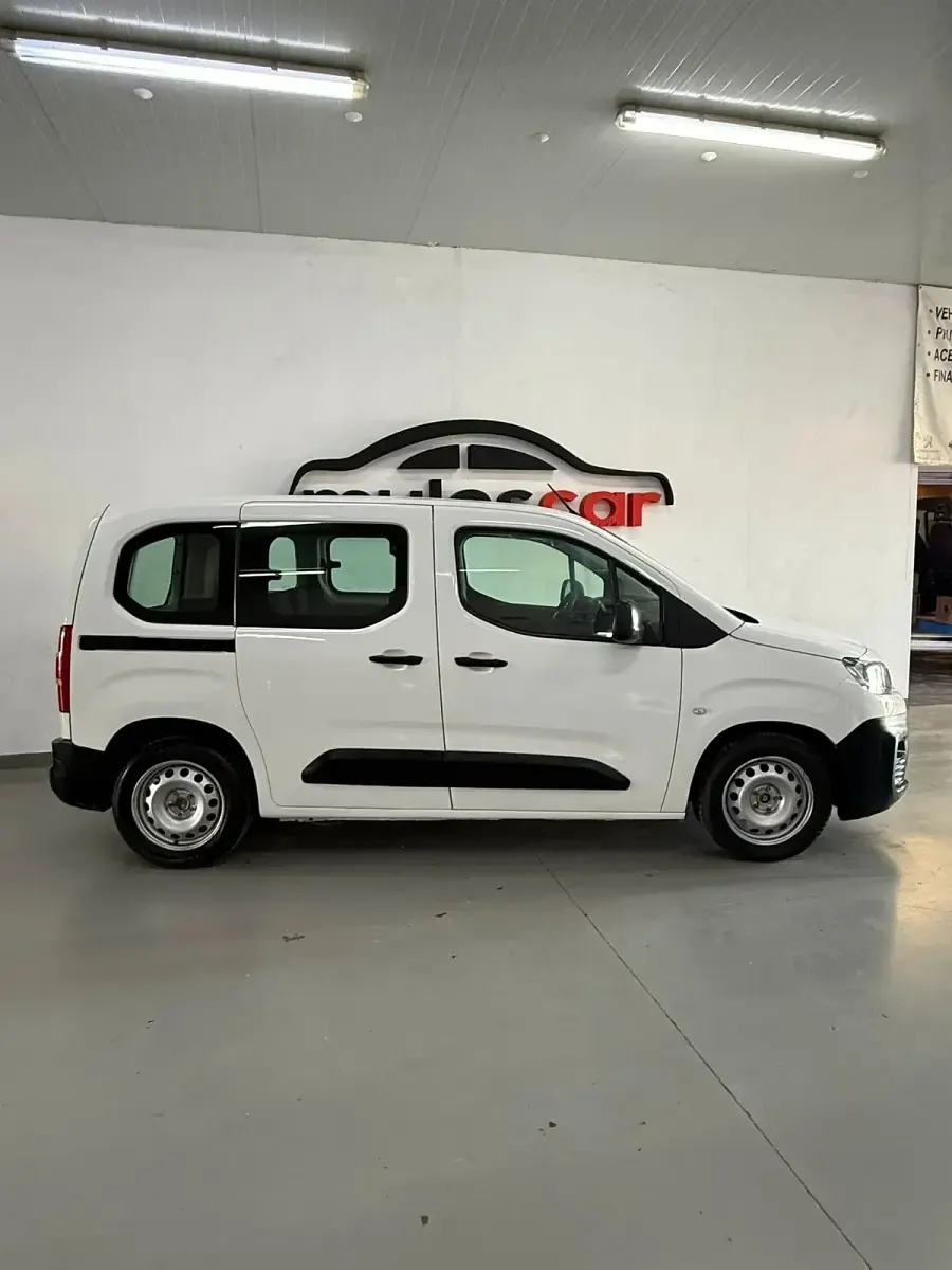 Usado Citroën Berlingo Live 102 CV (75 kW) 2020 Blanco Monovolumen