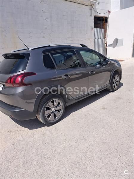 Usado Peugeot 2008 Signature Sky 82 CV (60 kW) 2019 Marrón SUV