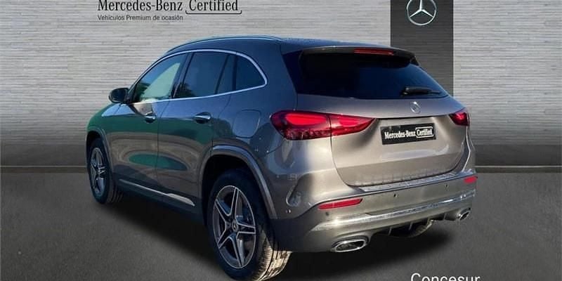 Usado Mercedes GLA200 150 CV (110 kW) 2024 Gris SUV