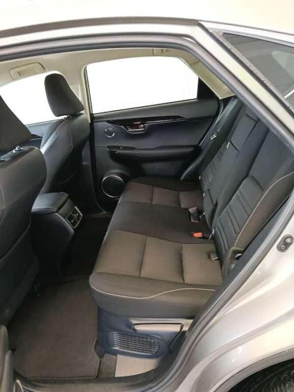 Usado Lexus NX300h Business Edition 197 CV (144 kW) 2021 Gris SUV