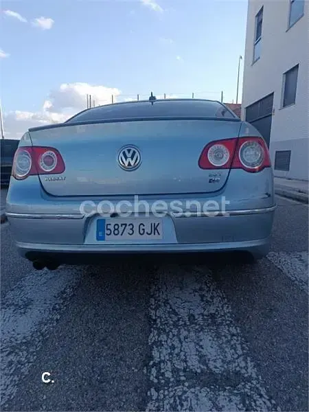 Usado VW Passat Sportline 200 CV (147 kW) 2006 Azul Berlina