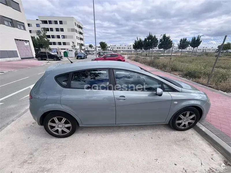 Usado Seat Leon Stylance 105 CV (77 kW) 2006 Gris / plata Utilitario