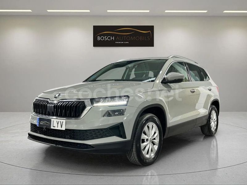 Gris / plata Usado 2022 Skoda Karoq Ambition SUV | 21.790 € (Precio justo) - Imagen 1/4