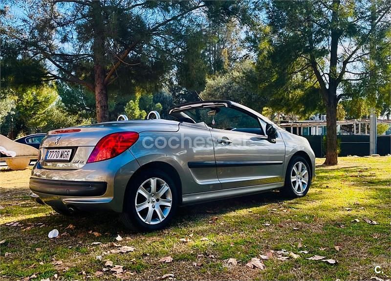 Usado Peugeot 207 CC 120 CV (88 kW) 2008 Gris / plata Descapotable