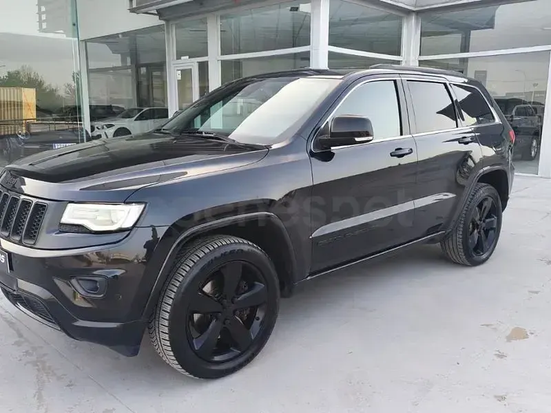Usado Jeep Grand Cherokee Overland 250 CV (183 kW) 2016 Negro SUV
