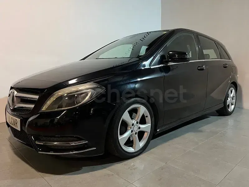 Usado Mercedes B200 136 CV (100 kW) 2013 Negro Utilitario