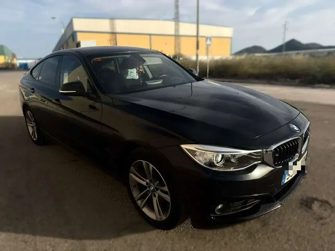 Usado BMW 318 143 CV (105 kW) 2014 Negro Berlina