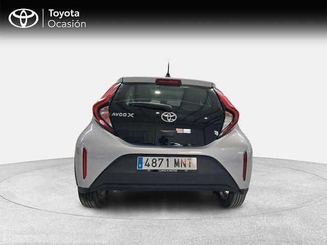 Usado Toyota Aygo X Play 72 CV (52 kW) 2024 Gris / plata SUV