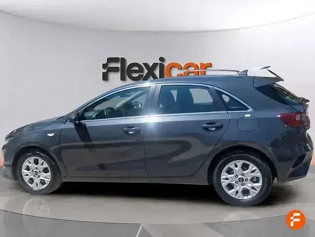 Usado Kia Ceed 136 CV (100 kW) 2023 Azul Utilitario