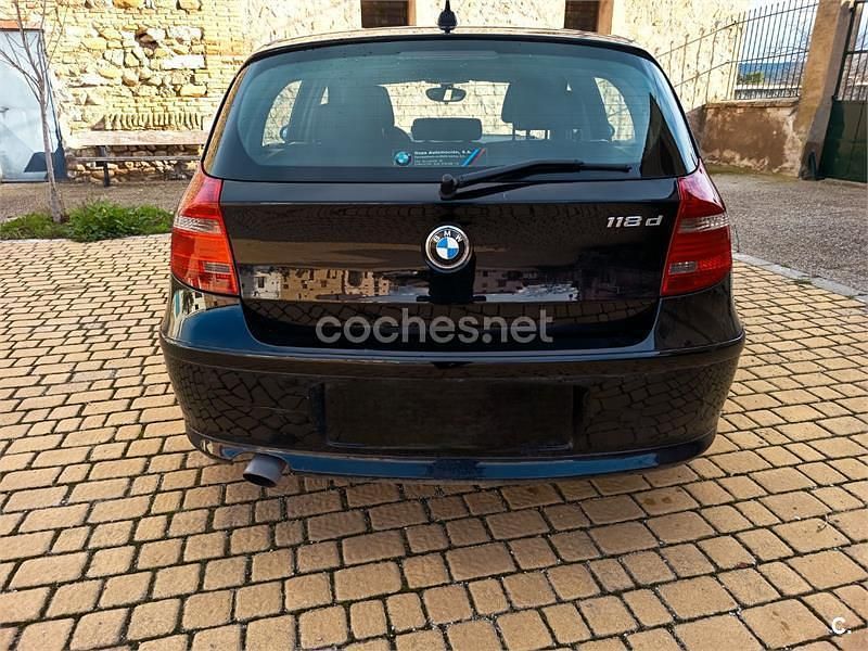 Usado BMW 118 122 CV (89 kW) 2007 Negro Utilitario