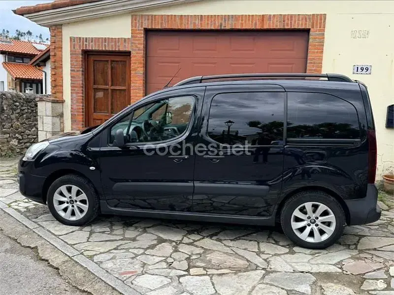 Usado Citroën Berlingo XTR 100 CV (73 kW) 2016 Negro Monovolumen