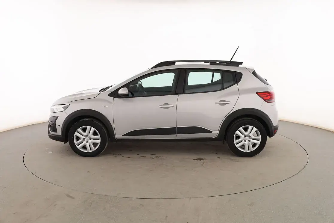 Usado Dacia Sandero Expression 91 CV (66 kW) 2023 Plata Berlina