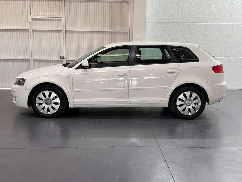 Usado Audi A3 Sportback Ambition 102 CV (75 kW) 2006 Blanco Utilitario