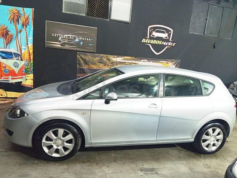 Usado Seat Leon Ecomotive 105 CV (77 kW) 2008 Gris / plata Utilitario