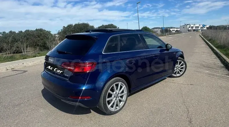 Usado Audi A3 Ambition 110 CV (80 kW) 2015 Azul Berlina