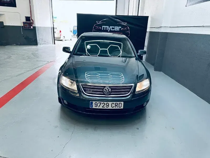 Usado VW Phaeton 241 CV (177 kW) 2004 Gris / plata Berlina